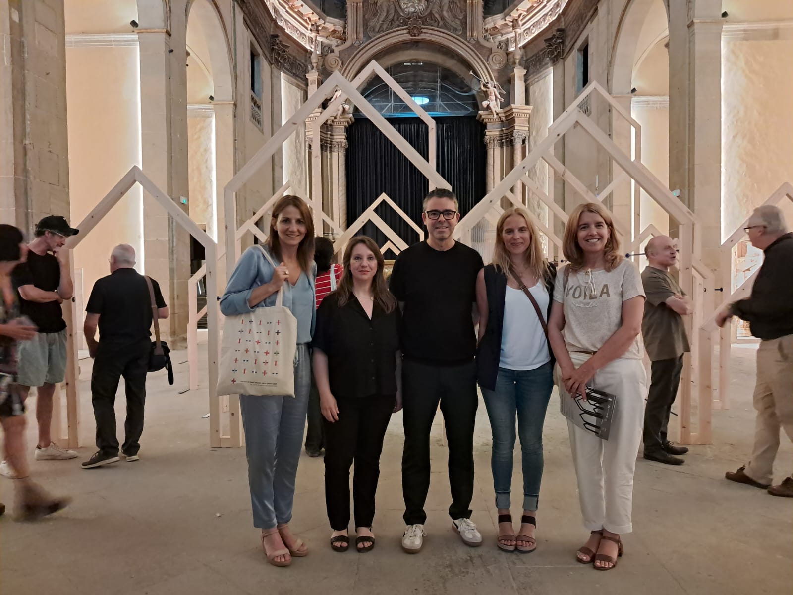 Bet Piella, Elisenda Planas, David Oliva, Anna Alemany i Núria Homs a l’inauguració d’Atzucac